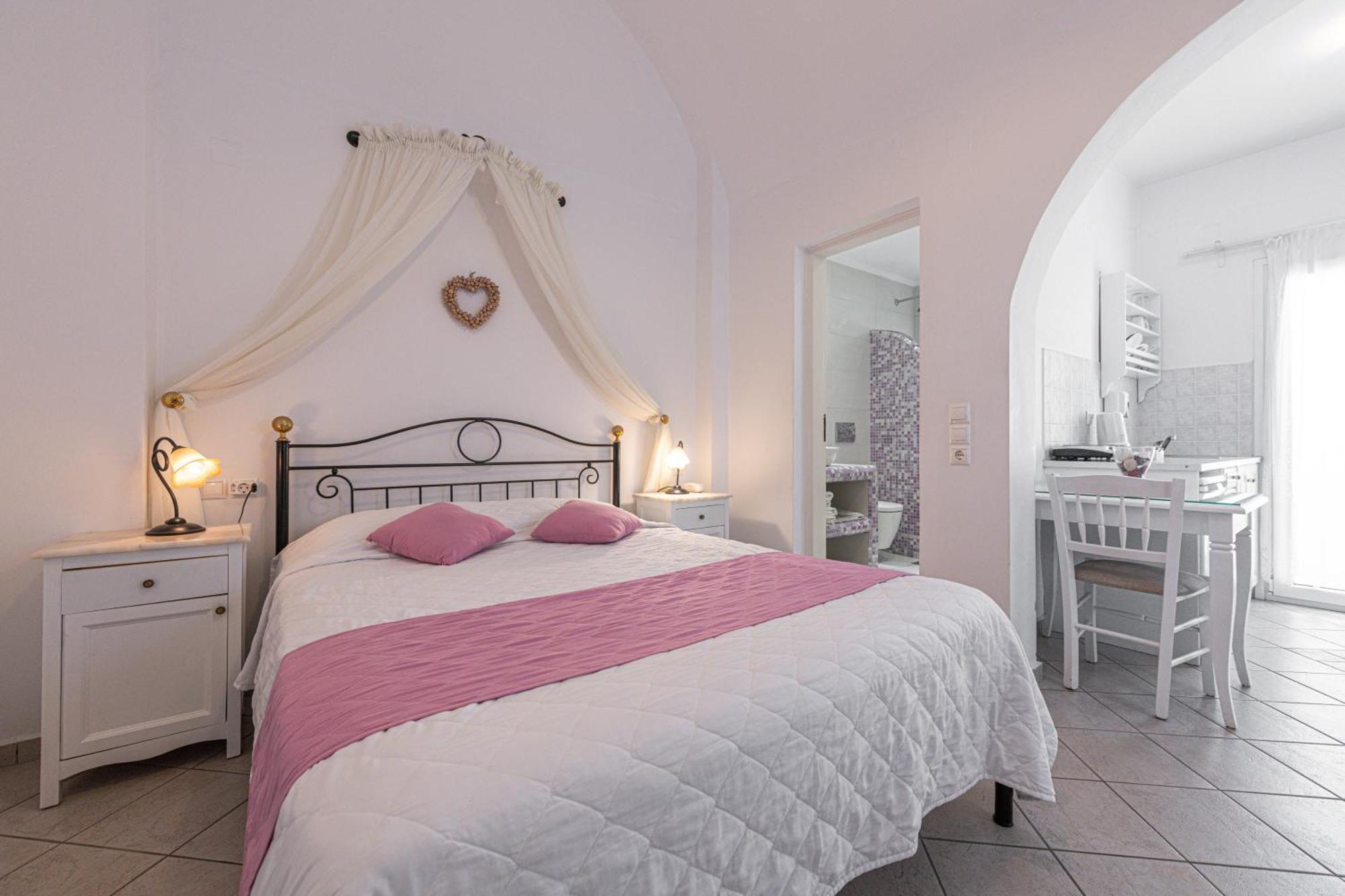 Reverie Santorini Hotel Firostefani Exterior photo