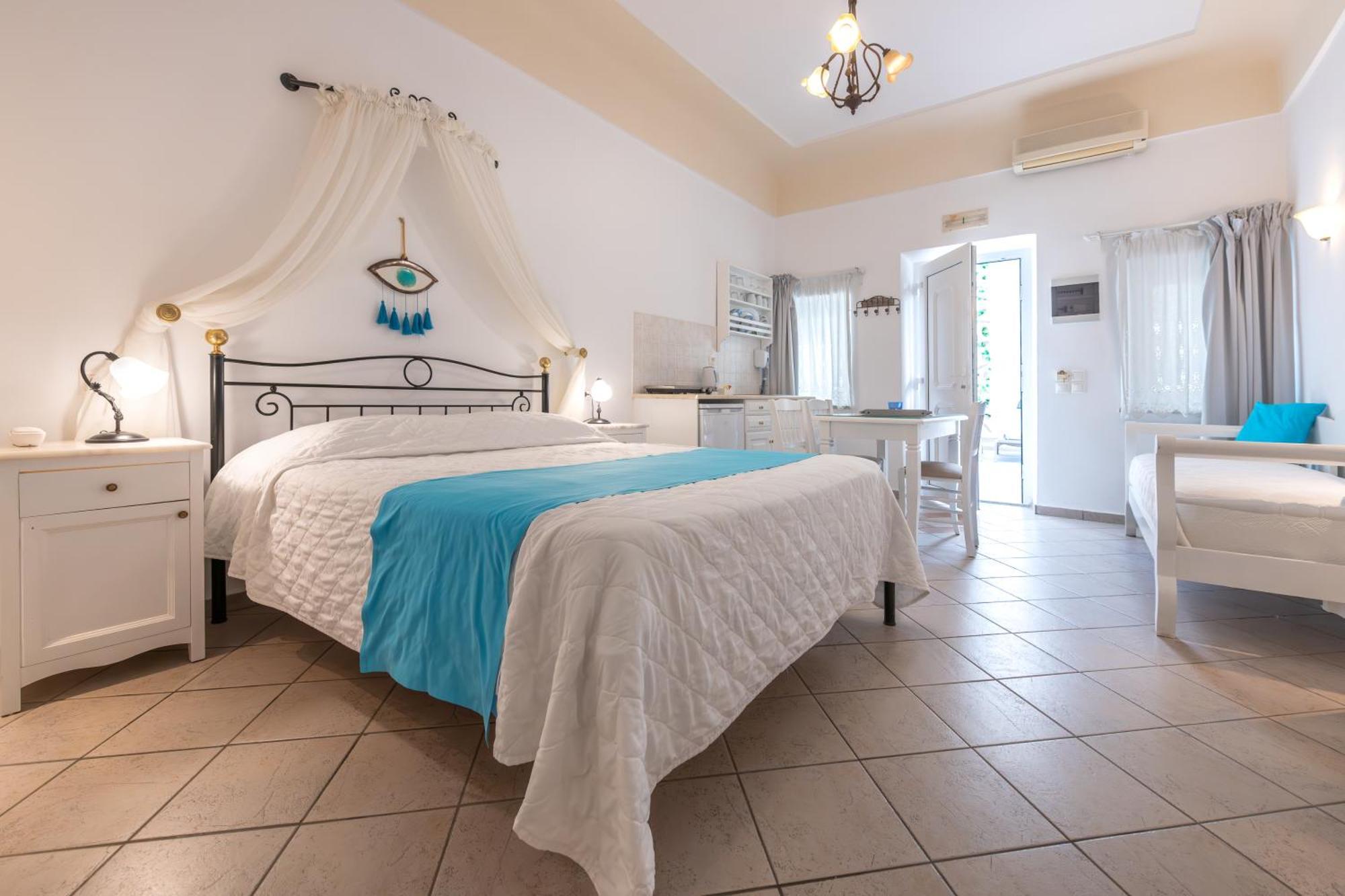 Reverie Santorini Hotel Firostefani Exterior photo