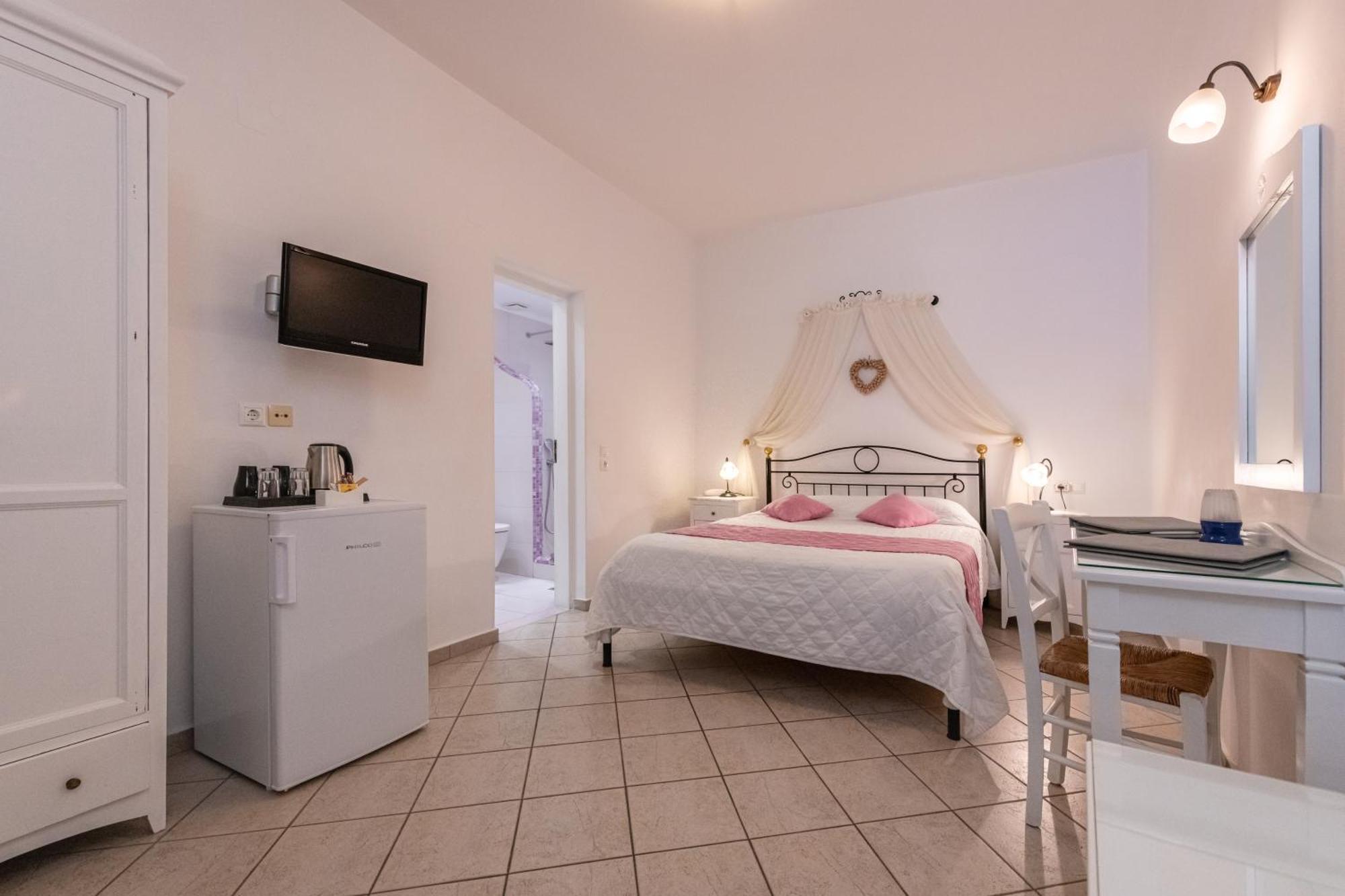 Reverie Santorini Hotel Firostefani Room photo